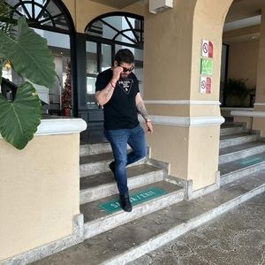 Meet your Posher, Efrain